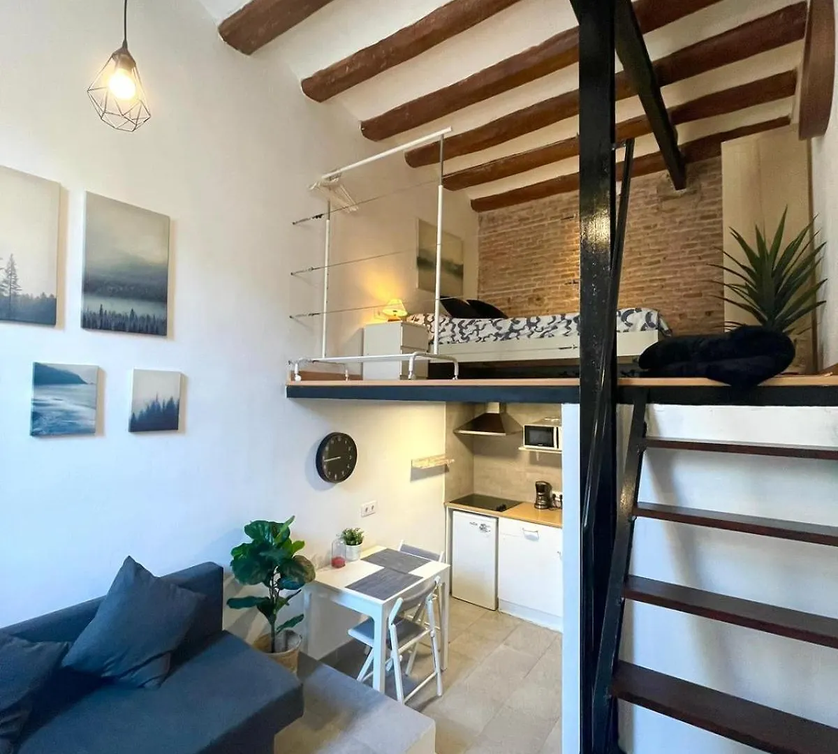 The Hipstel Parallel Barselona Hostel